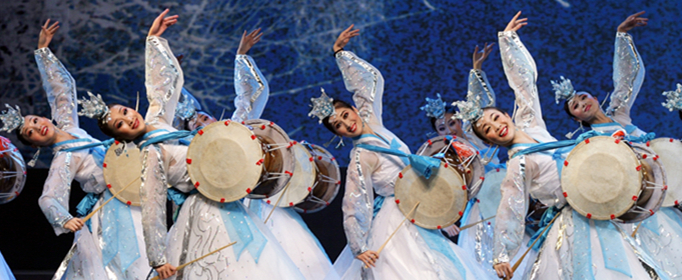 朝鲜族长鼓舞是中国朝鲜族自娱和娱人经常跳的舞蹈.